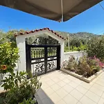 Tharreni's House In Lindos