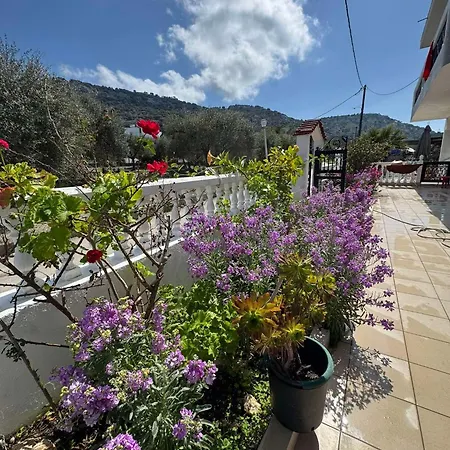 בית נופש Tharreni's House In Lindos *