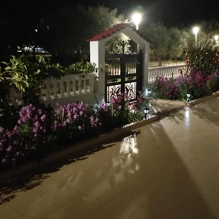 Tharreni House, Pilona Village Casa vacanze