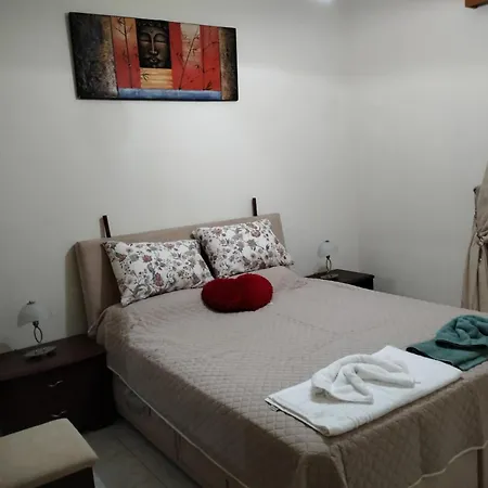 Dom wakacyjny Tharreni House, Pilona Village *