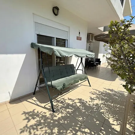 Tharreni's House In Lindos בית נופש