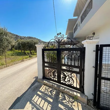 Tharreni's House In Lindos בית נופש *