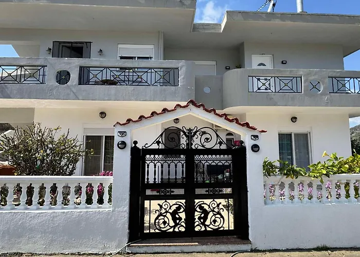 Tharreni House, Pilona Village Casa vacanze *