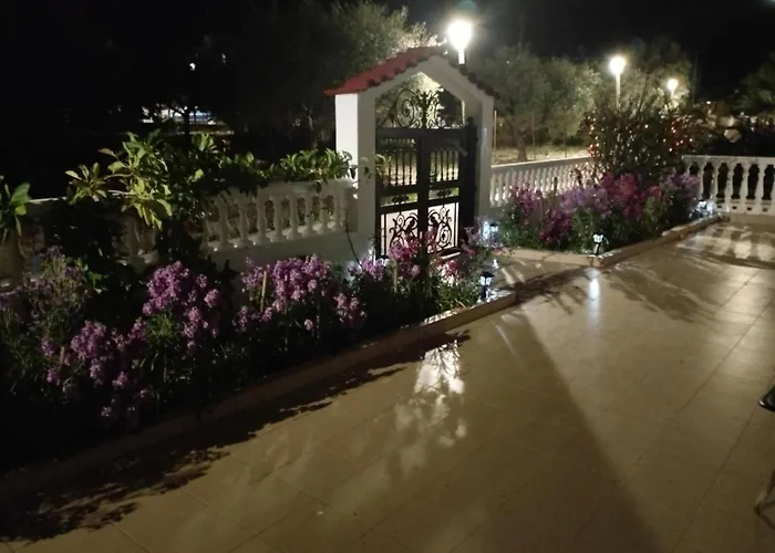 Tharreni'S House In Lindos Tatil Evi