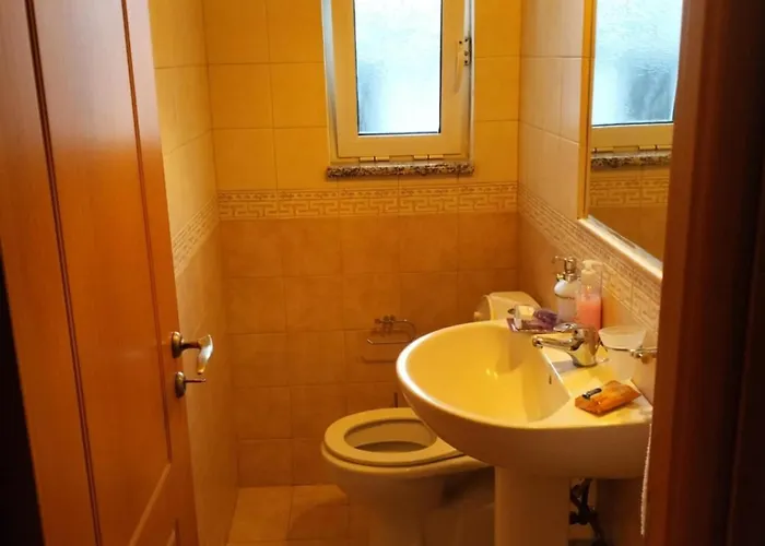 Tharreni House, Pilona Village Casa vacanze *