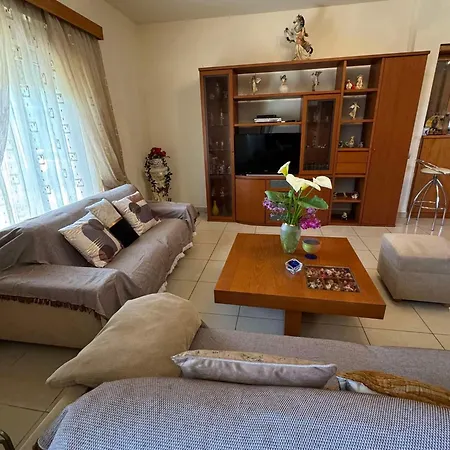 Nyaraló Tharreni House, Pilona Village Vlicha