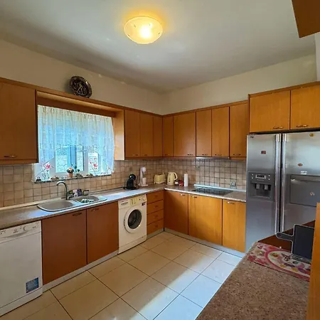 Tharreni House, Pilona Village * Vlicha