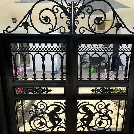 Tharreni House, Pilona Village * Vlicha